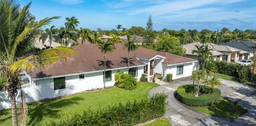 Villa ou maison à Doral, Floride 6 chambres, 361.2 m2 № 2387166