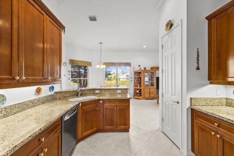 House in Port St. Lucie, Florida 3 bedrooms, 225.38 sq.m. № 2088131 - photo 19