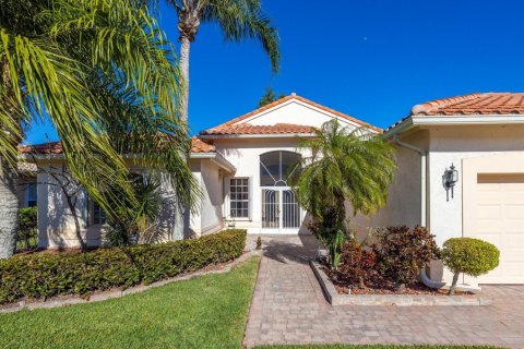 House in Port St. Lucie, Florida 3 bedrooms, 225.38 sq.m. № 2088131 - photo 3