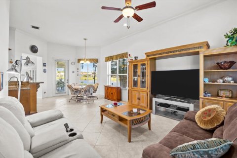House in Port St. Lucie, Florida 3 bedrooms, 225.38 sq.m. № 2088131 - photo 15
