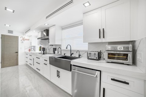 Condo in Deerfield Beach, Florida, 3 bedrooms  № 2328613 - photo 5