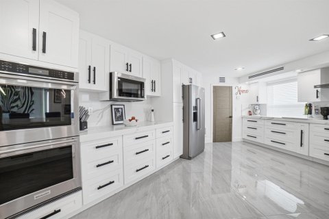 Condo in Deerfield Beach, Florida, 3 bedrooms  № 2328613 - photo 4