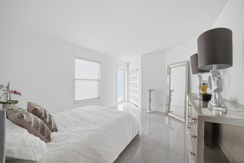 Condo in Deerfield Beach, Florida, 3 bedrooms  № 2328613 - photo 29