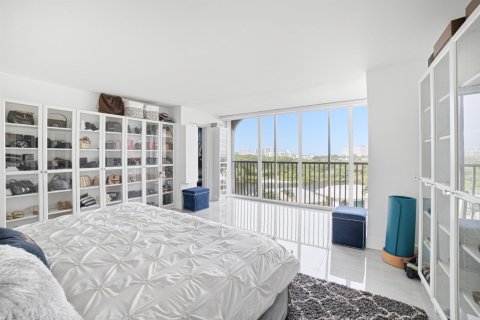 Condo in Deerfield Beach, Florida, 3 bedrooms  № 2328613 - photo 21