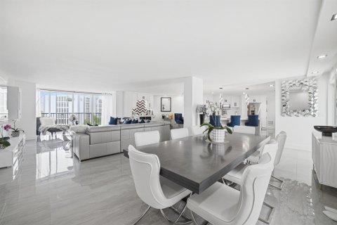 Condo in Deerfield Beach, Florida, 3 bedrooms  № 2328613 - photo 11