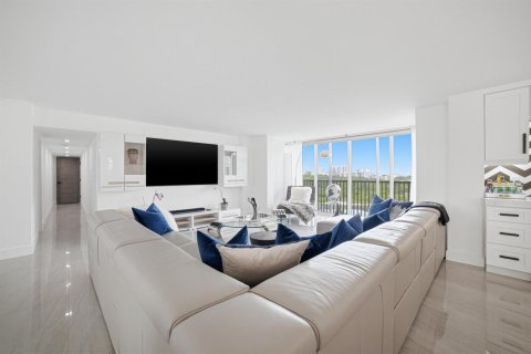 Condo in Deerfield Beach, Florida, 3 bedrooms  № 2328613 - photo 15