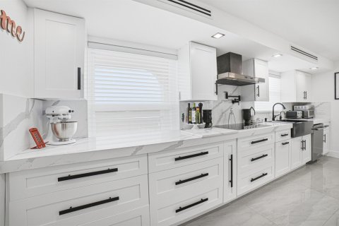 Condo in Deerfield Beach, Florida, 3 bedrooms  № 2328613 - photo 7