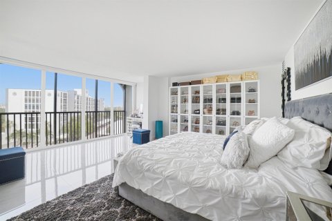 Condo in Deerfield Beach, Florida, 3 bedrooms  № 2328613 - photo 19