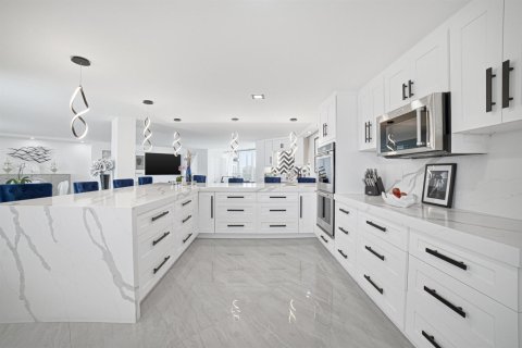 Condo in Deerfield Beach, Florida, 3 bedrooms  № 2328613 - photo 3
