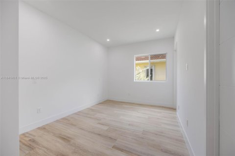 Adosado en venta en Miami, Florida, 3 dormitorios, 239.13 m2 № 1834444 - foto 25