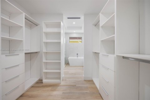 Adosado en venta en Miami, Florida, 3 dormitorios, 239.13 m2 № 1834444 - foto 10