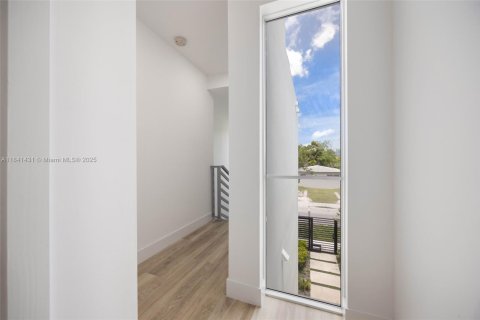 Adosado en venta en Miami, Florida, 3 dormitorios, 239.13 m2 № 1834444 - foto 5