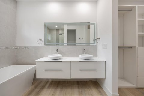 Adosado en venta en Miami, Florida, 3 dormitorios, 239.13 m2 № 1834444 - foto 27