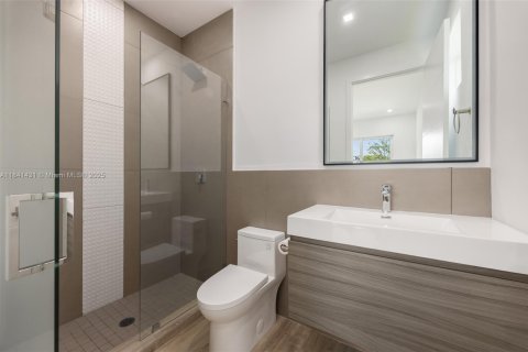Adosado en venta en Miami, Florida, 3 dormitorios, 239.13 m2 № 1834444 - foto 13