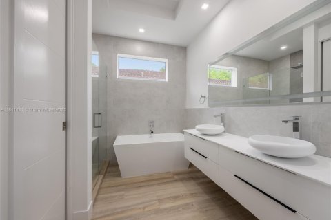 Adosado en venta en Miami, Florida, 3 dormitorios, 239.13 m2 № 1834444 - foto 11