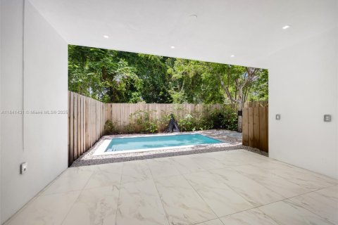 Adosado en venta en Miami, Florida, 3 dormitorios, 239.13 m2 № 1834444 - foto 15