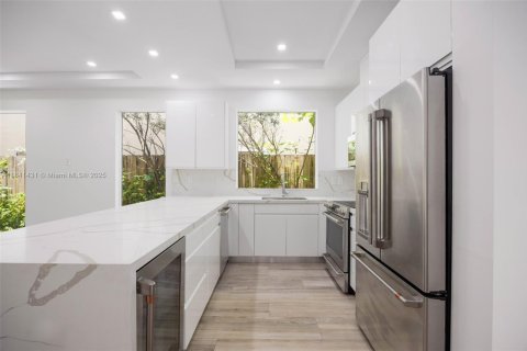 Adosado en venta en Miami, Florida, 3 dormitorios, 239.13 m2 № 1834444 - foto 24