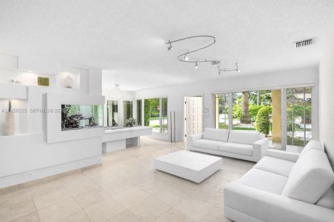 House in Surfside, Florida 3 bedrooms № 2010474 - photo 15