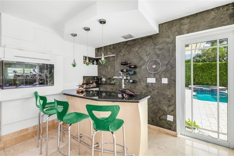 House in Surfside, Florida 3 bedrooms № 2010474 - photo 25