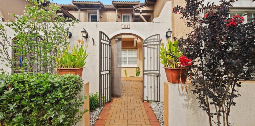 Таунхаус в Пемброк-Пайнс, Флорида 3 спальни, 164.62м2 № 2004951