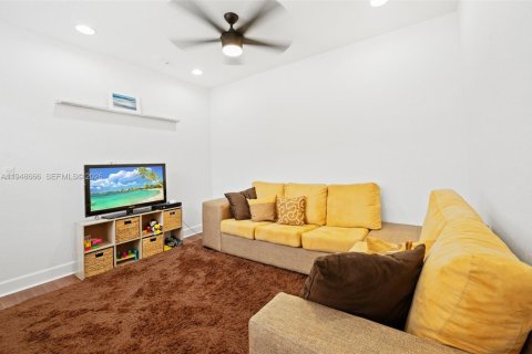 Снять в аренду таунхаус в Пемброк-Пайнс, Флорида 3 спальни, 164.62м2, № 2004951 - фото 22