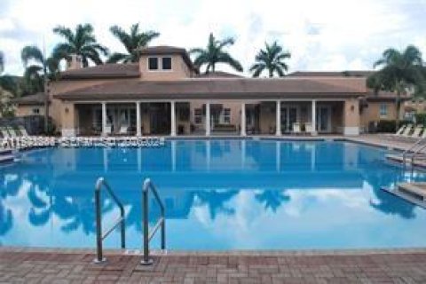 Снять в аренду таунхаус в Пемброк-Пайнс, Флорида 3 спальни, 164.62м2, № 2004951 - фото 30