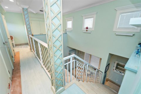 House in Coral Gables, Florida 6 bedrooms, 603.12 sq.m. № 2063097 - photo 26