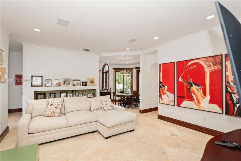 House in Coral Gables, Florida 6 bedrooms, 603.12 sq.m. № 2063097 - photo 22