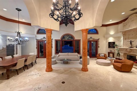 House in Coral Gables, Florida 6 bedrooms, 603.12 sq.m. № 2063097 - photo 14