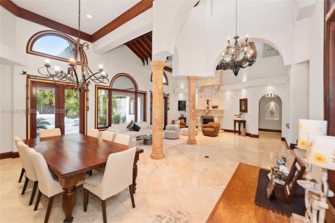 House in Coral Gables, Florida 6 bedrooms, 603.12 sq.m. № 2063097 - photo 27