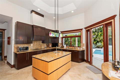 House in Coral Gables, Florida 6 bedrooms, 603.12 sq.m. № 2063097 - photo 19