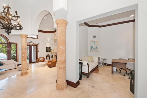 House in Coral Gables, Florida 6 bedrooms, 603.12 sq.m. № 2063097 - photo 15