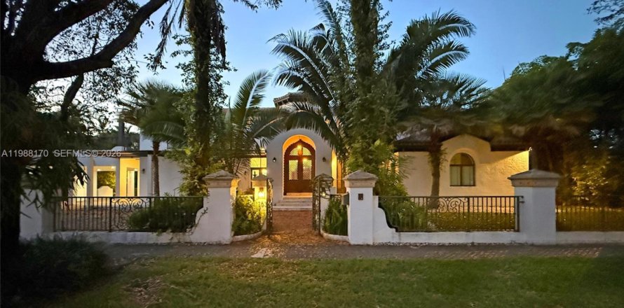 House in Coral Gables, Florida 6 bedrooms, 603.12 sq.m. № 2063097