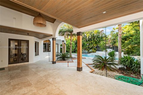 House in Coral Gables, Florida 6 bedrooms, 603.12 sq.m. № 2063097 - photo 13