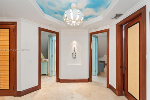 House in Coral Gables, Florida 6 bedrooms, 603.12 sq.m. № 2063097 - photo 24