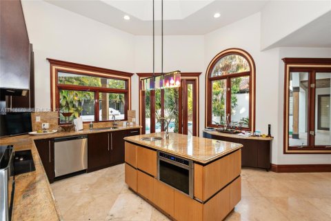 House in Coral Gables, Florida 6 bedrooms, 603.12 sq.m. № 2063097 - photo 20