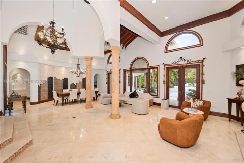House in Coral Gables, Florida 6 bedrooms, 603.12 sq.m. № 2063097 - photo 16