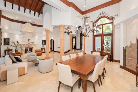 House in Coral Gables, Florida 6 bedrooms, 603.12 sq.m. № 2063097 - photo 28