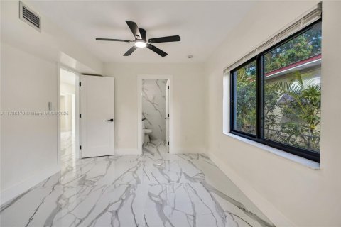 House in Miami, Florida 4 bedrooms, 120.77 sq.m. № 1485367 - photo 22