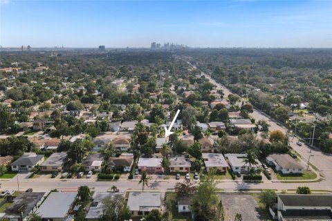 House in Miami, Florida 4 bedrooms, 120.77 sq.m. № 1485367 - photo 6