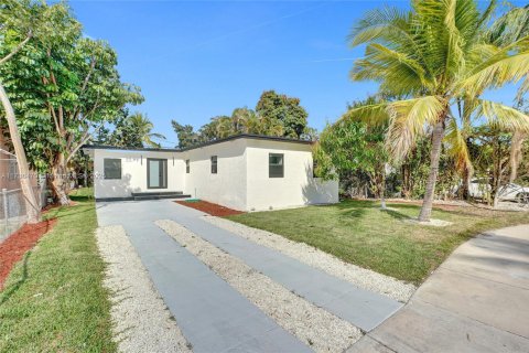 House in Miami, Florida 4 bedrooms, 120.77 sq.m. № 1485367 - photo 1