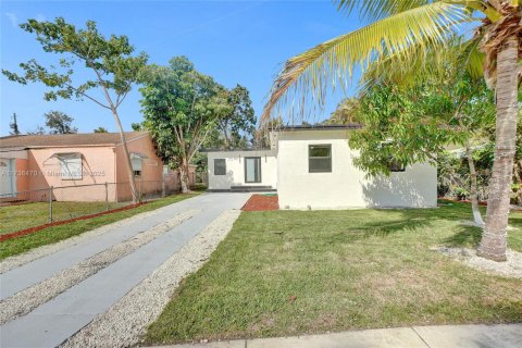 House in Miami, Florida 4 bedrooms, 120.77 sq.m. № 1485367 - photo 3