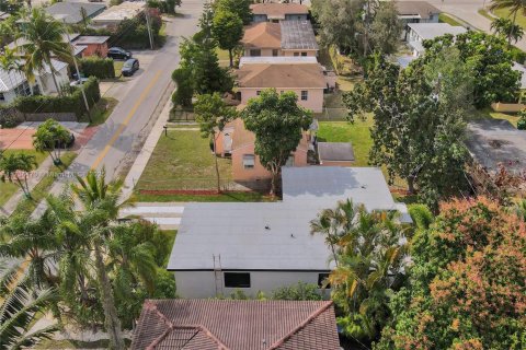 House in Miami, Florida 4 bedrooms, 120.77 sq.m. № 1485367 - photo 5