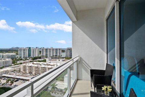 Condo in Miami Beach, Florida, 2 bedrooms № 2082526 - photo 27