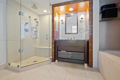 Condo in Miami Beach, Florida, 2 bedrooms № 2082526 - photo 20