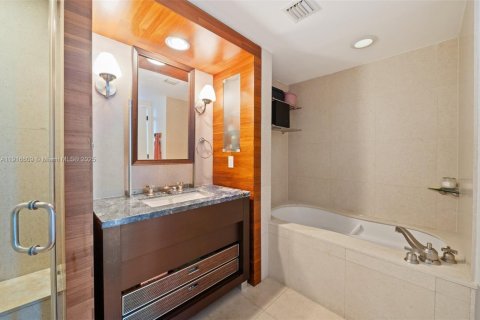 Condo in Miami Beach, Florida, 2 bedrooms № 2082526 - photo 21
