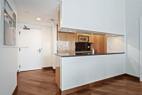 Condo in Miami Beach, Florida, 2 bedrooms № 2082526 - photo 13
