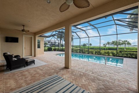 House in Bradenton, Florida 4 bedrooms, 321.44 sq.m. № 1577220 - photo 23