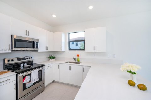 House in Homestead, Florida 4 bedrooms, 169.73 sq.m. № 1856917 - photo 3