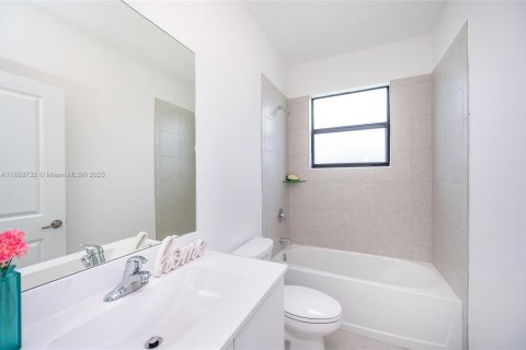 House in Homestead, Florida 4 bedrooms, 169.73 sq.m. № 1856917 - photo 13